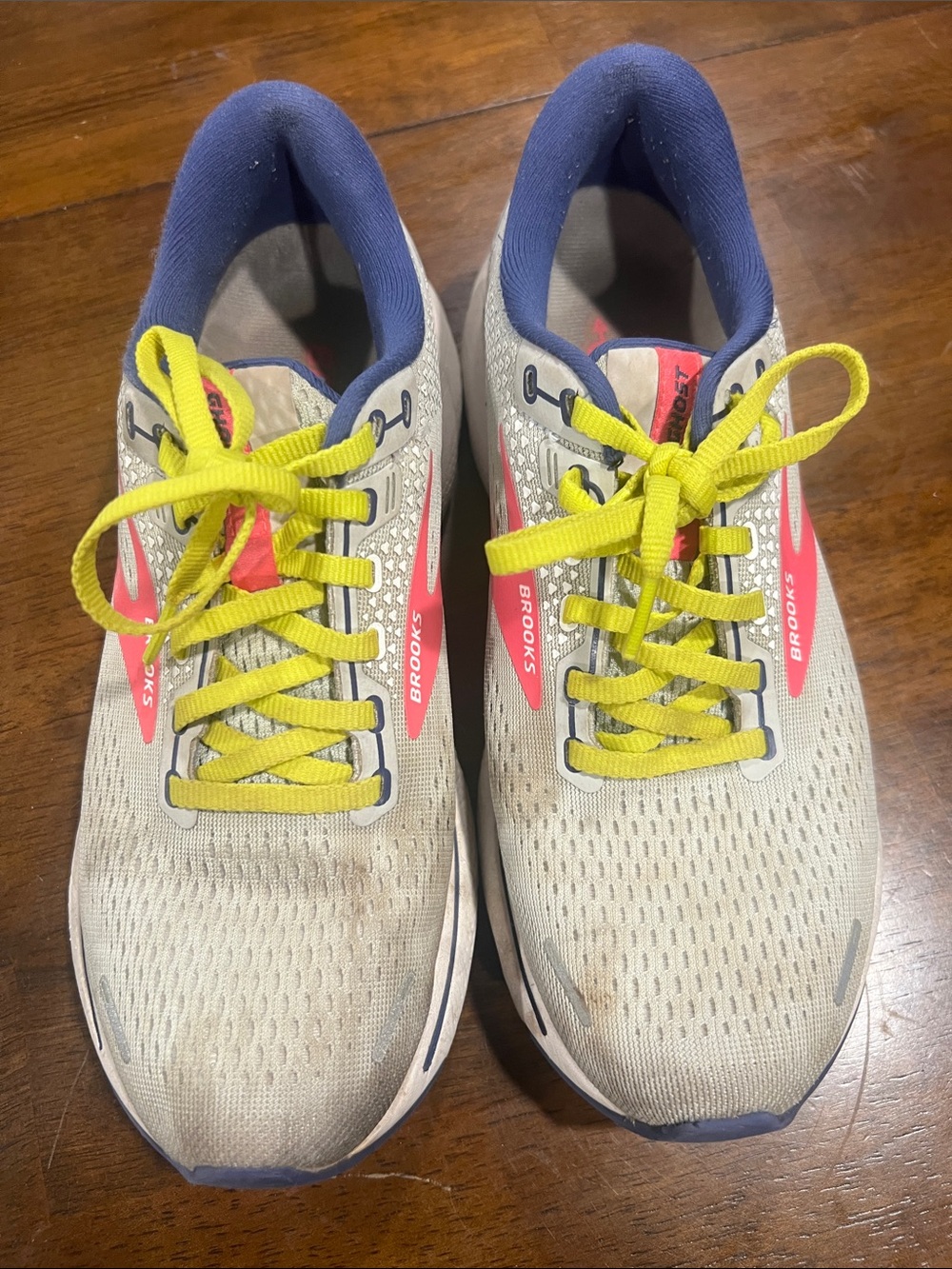 Brooks White Running Shoes with Yellow Laces and Pink Accents- Ghost 14